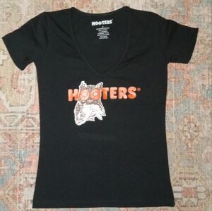 NEW Hooters girl v-neck shortsleeve top M!!!